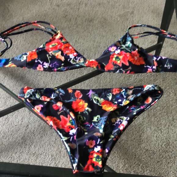 Cupshe Other - Floral Bikini